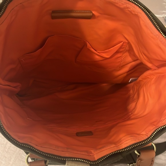 Mark & graham large cross body on camouflage - Picture 3 of 5